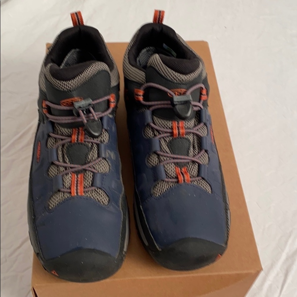 LKeen Targhee navy and orange waterproof low top hiking shoes